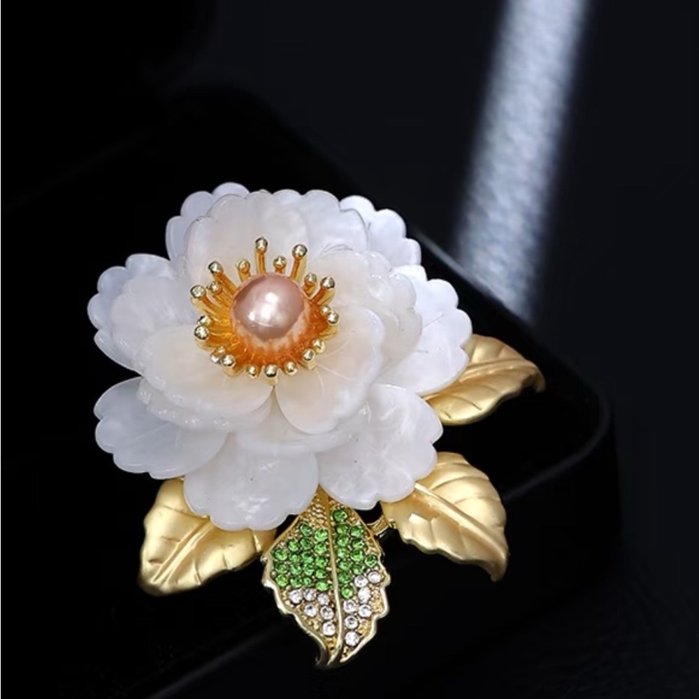 White and Gold Floral Brooch with Pearl Center